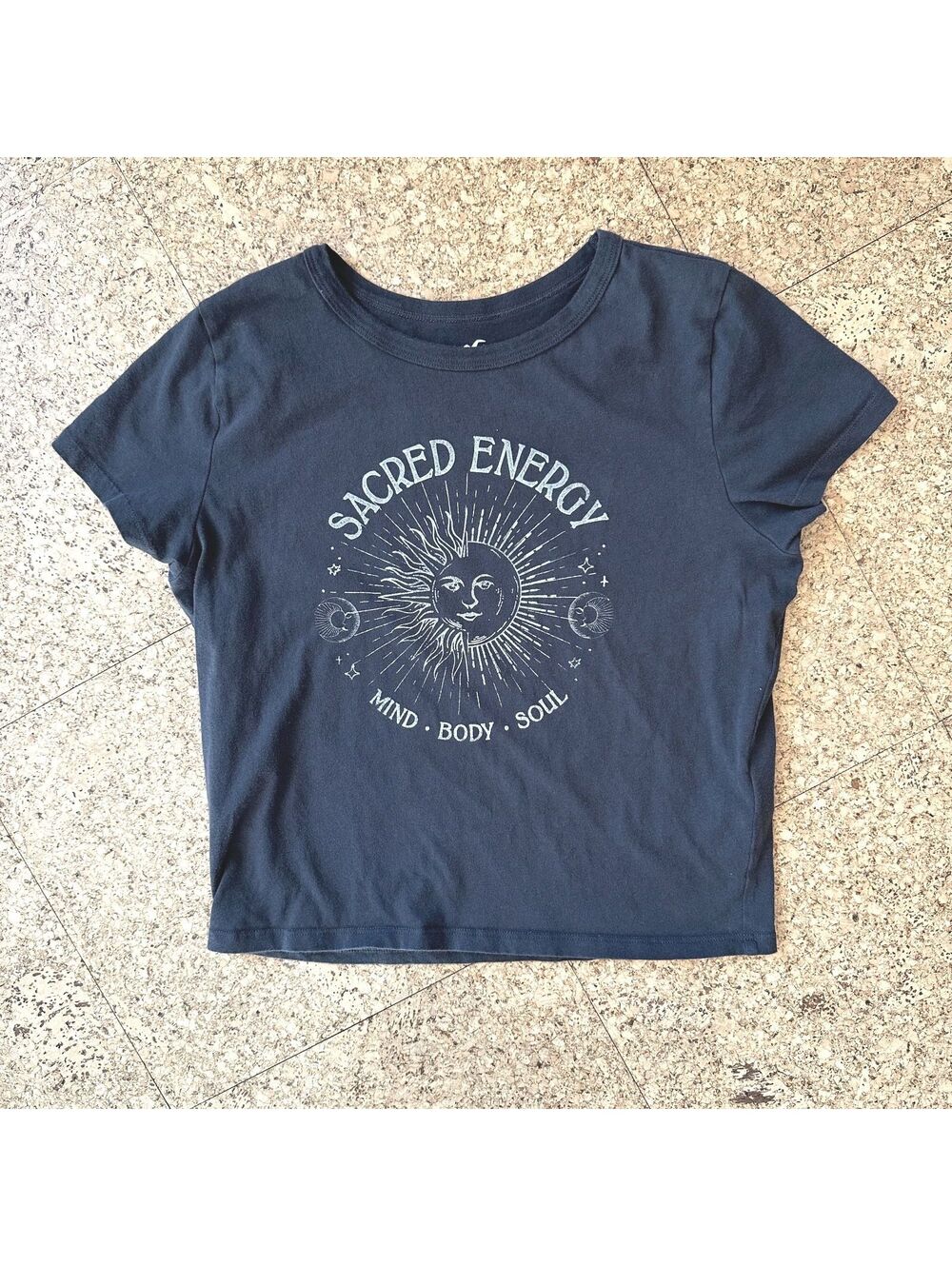 Hollister Sacred Energy Crop Top Women's Medium Dark Gray Celestial Y2K Tee